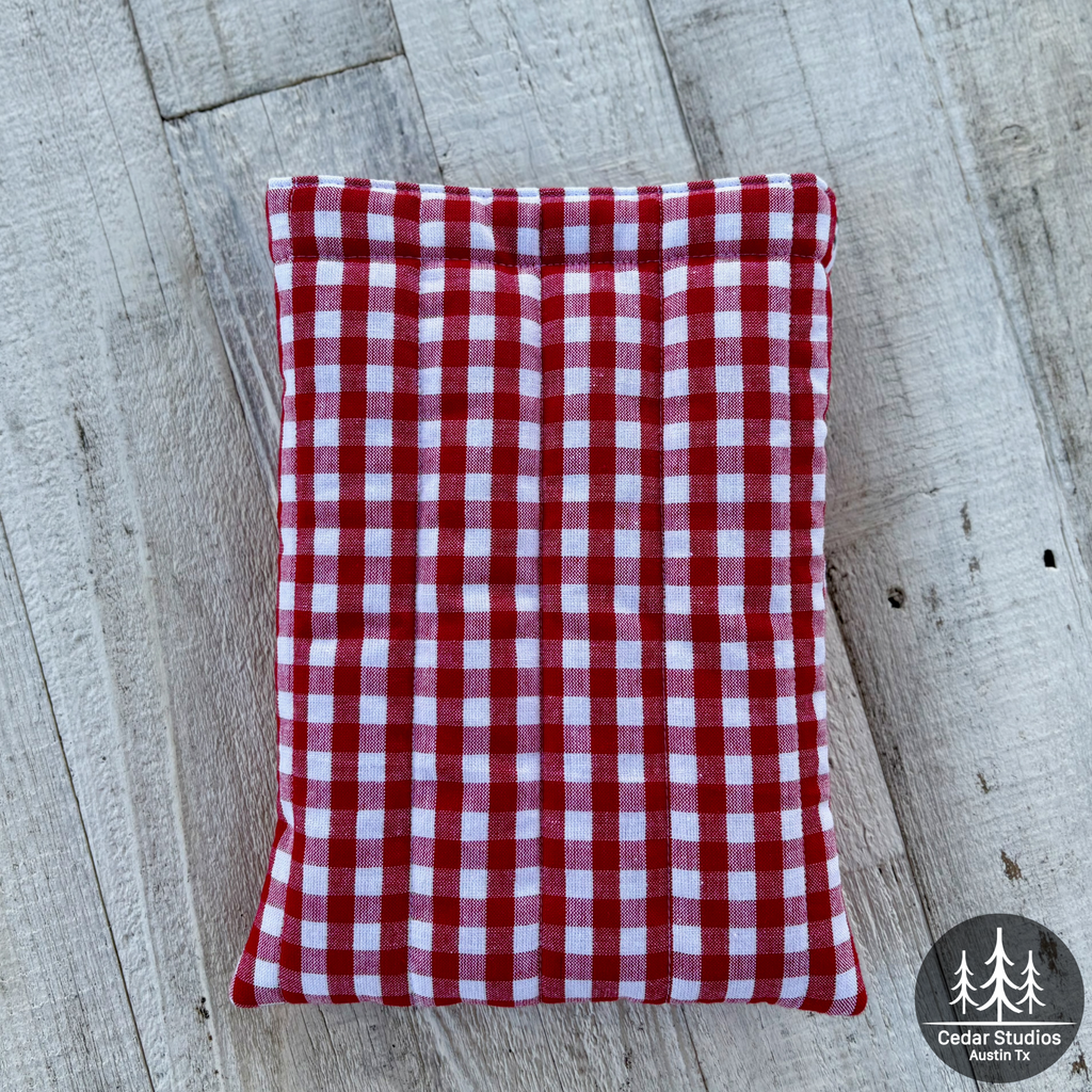 Cupid’s Picnic Medium Book Sleeve