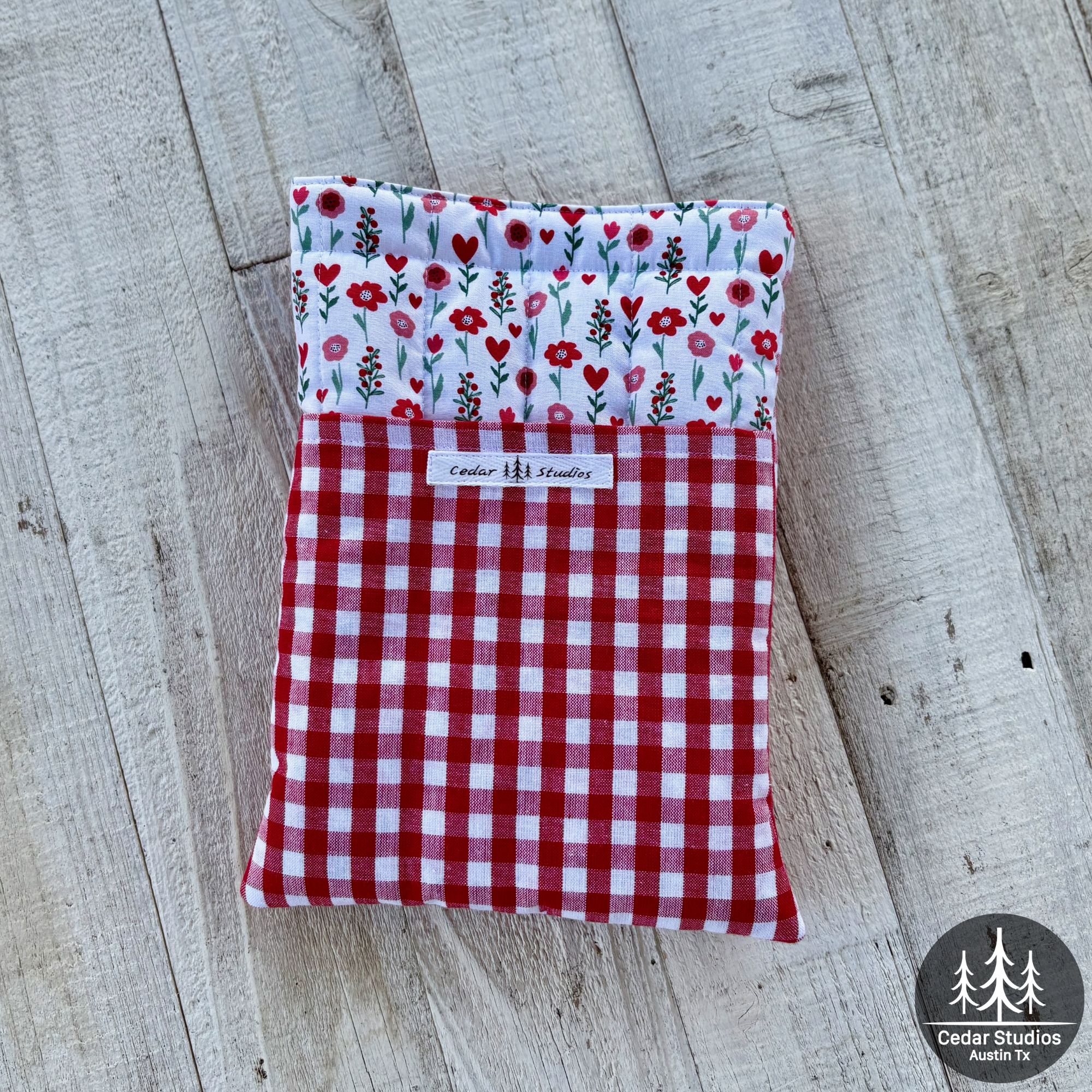 Cupid’s Picnic Medium Book Sleeve