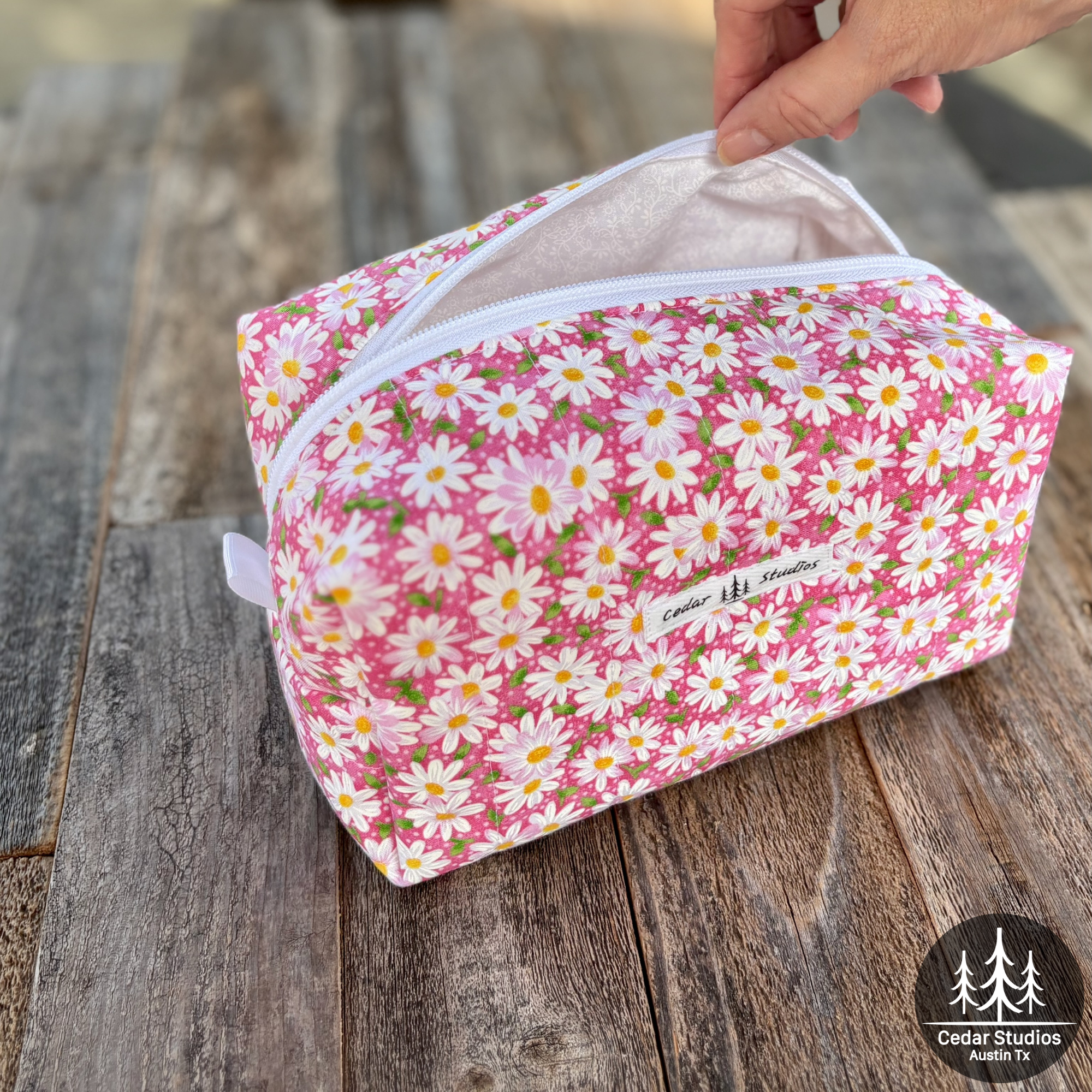 Pink Daisy Quilted Makeup Bag