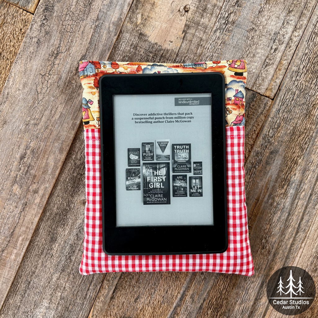 Holly Hobbie Quilted Kindle Sleeve
